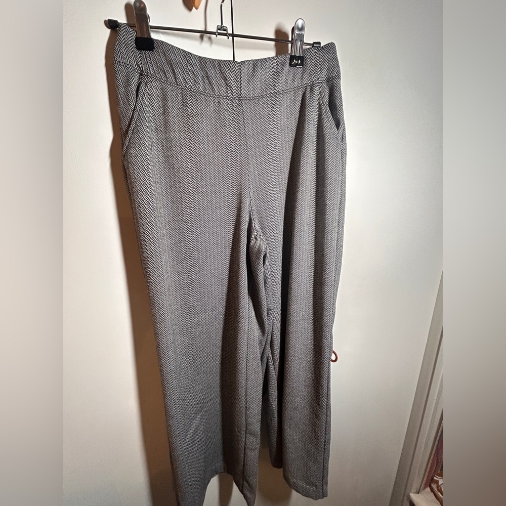 Max Studio Black and White Herringbone Pants